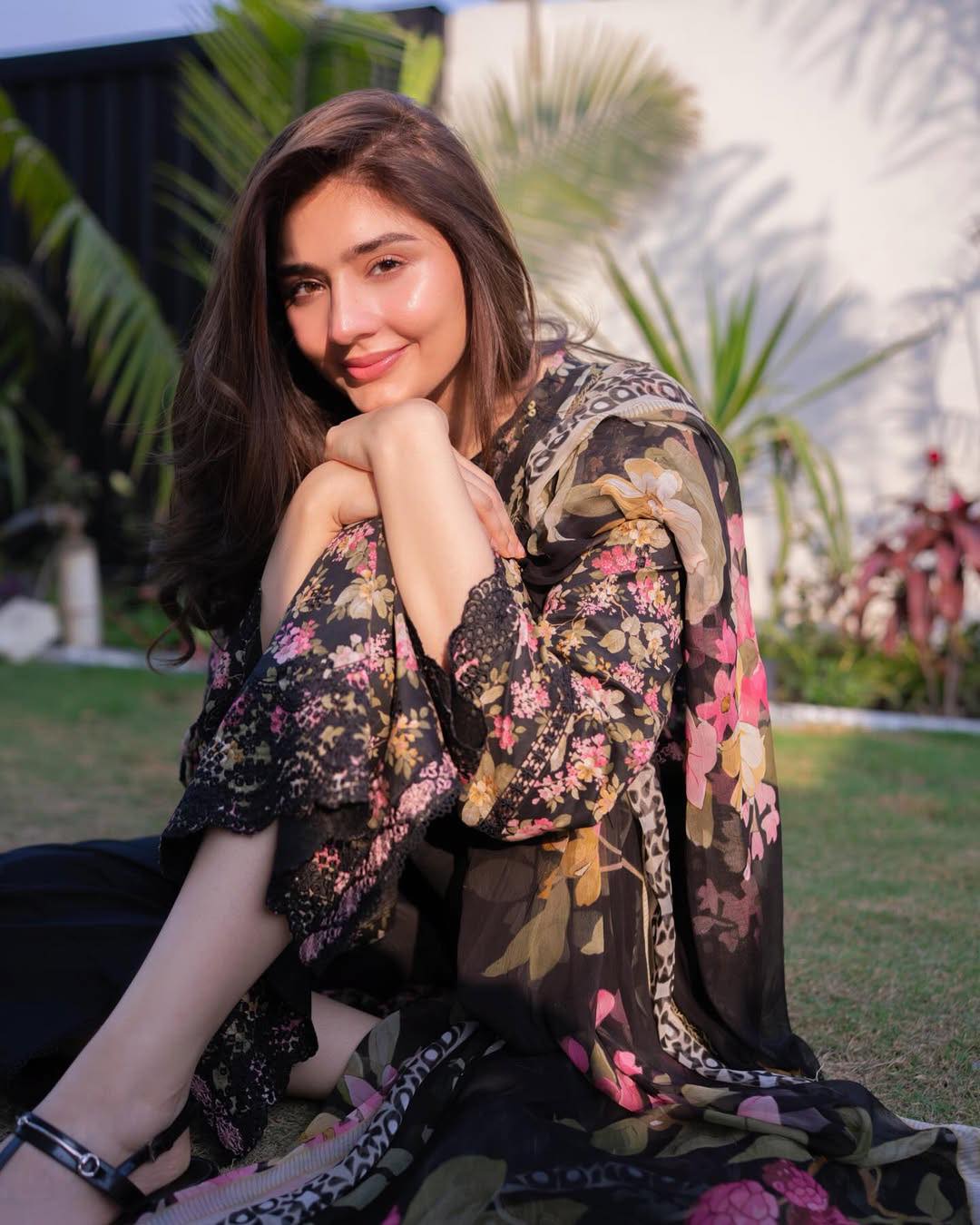 Dure Fishaan in floral dress