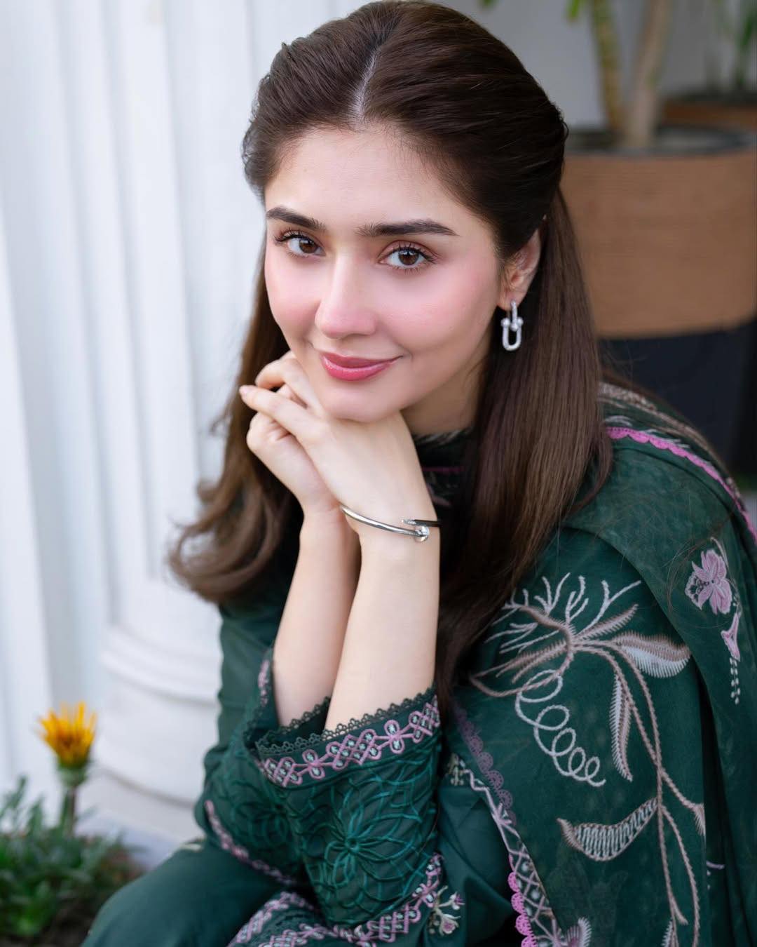 Dure Fishaan in green embroidered outfit